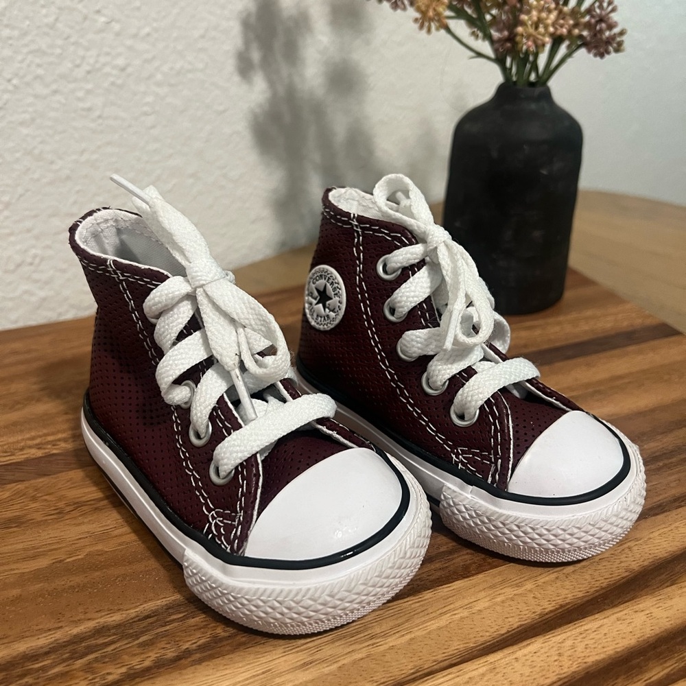 Converse High top Toddler sz 3